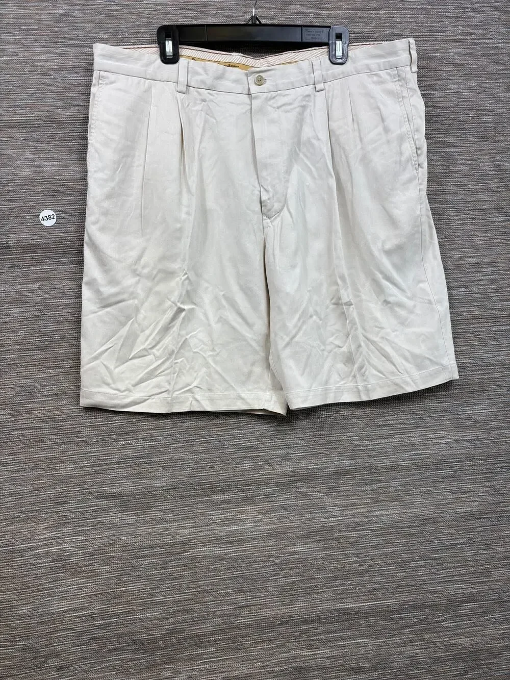 Tommy Bahama Silk Shorts Mens 40 White Chino Pleated Front 10 Inseam Relaxed Fit
